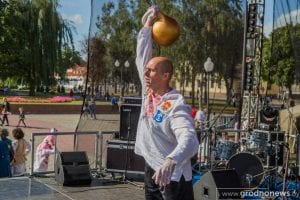 Сям'я з Гродна выйграла аўтамабіль ад "Нёмана" Сям'я з Гродна выйграла аўтамабіль ад "Нёмана"