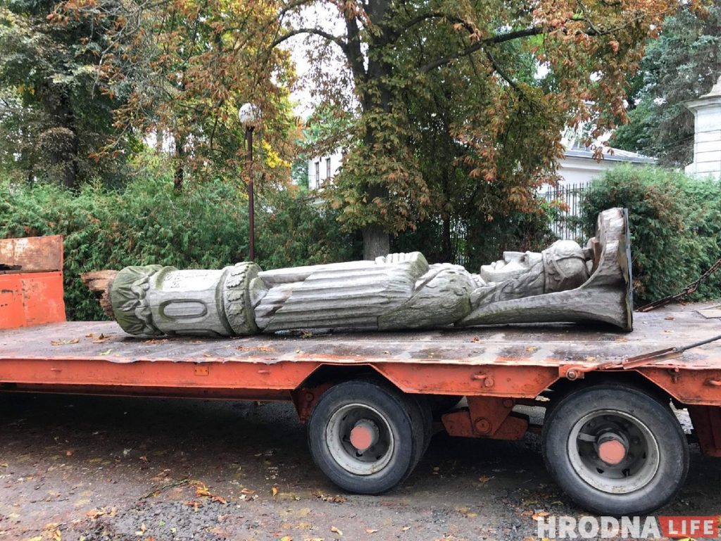 Ля гродзенскіх замкаў прыбралі драўлянага Вітаўта. Вырашаецца яго далейшы лёс