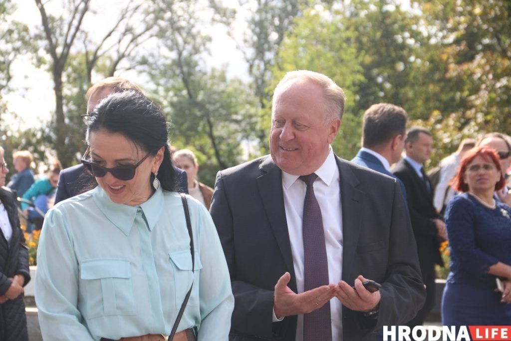 "Людзі - гэта таксама эпоха". У Гродне адкрылі выставу рэтра-здымкаў на мосце