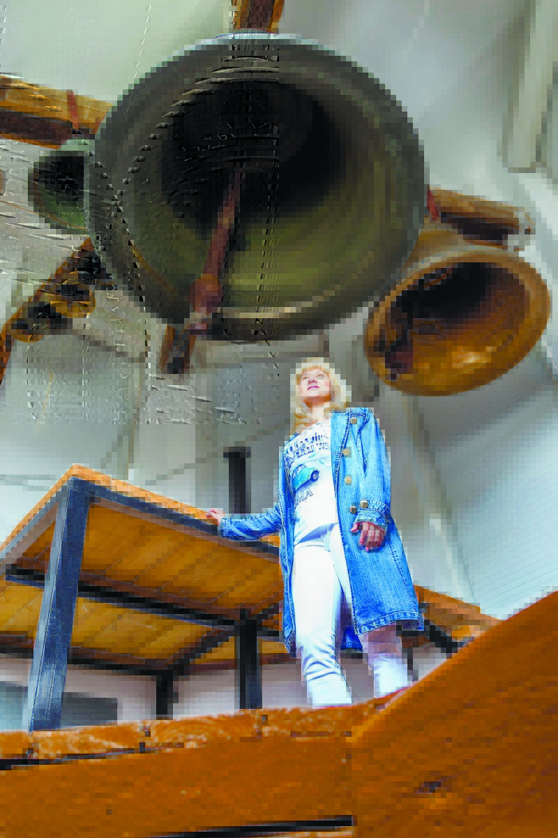 Юлія Мінчанка: "Я гляджу на жыццё са сваёй званіцы" Юлія Мінчанка: "Я гляджу на жыццё са сваёй званіцы"