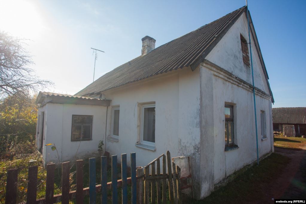 «Бывает, накричит или шлепнет». Что известно об отце, который до смерти избил свою маленькую дочку. ФОТО