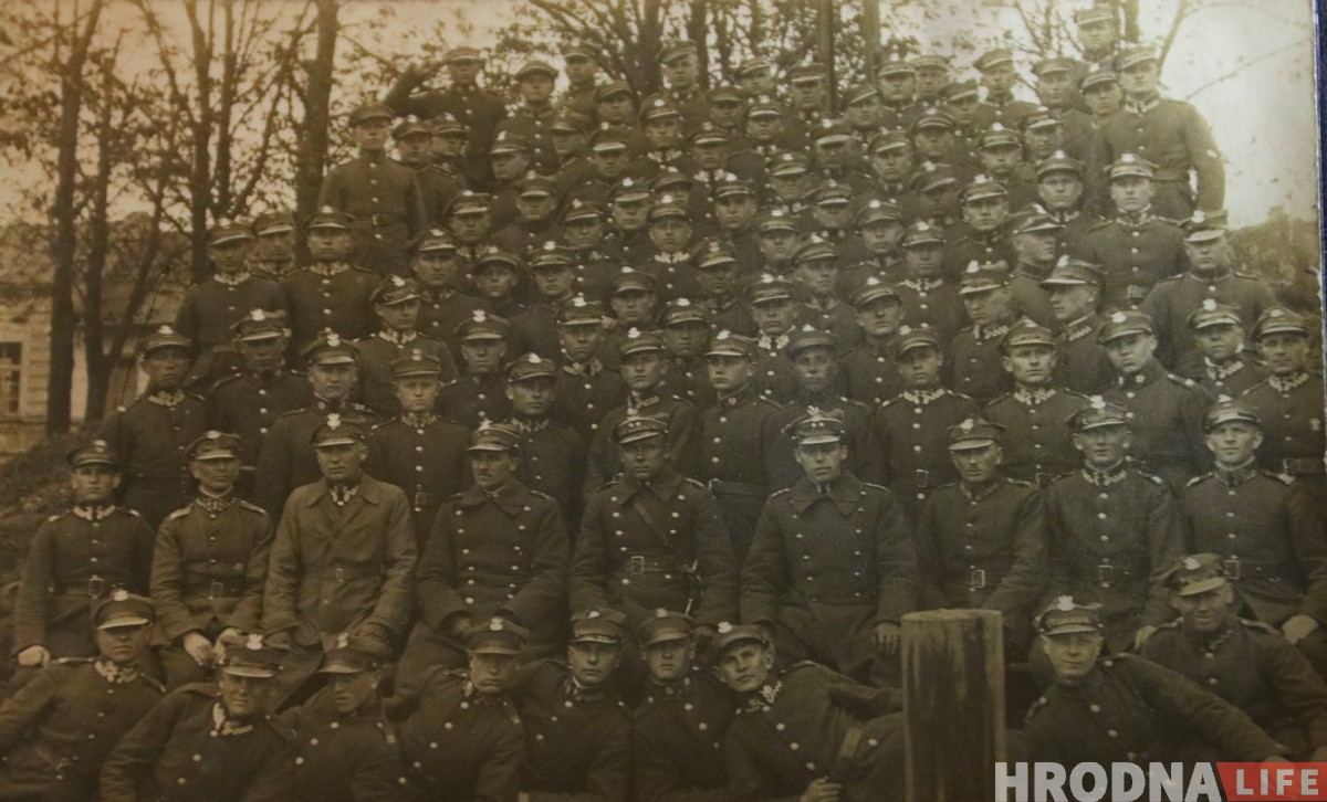 «За такие документы людей вывозили, как врагов советского народа». Необычная находка гродненца в старом доме