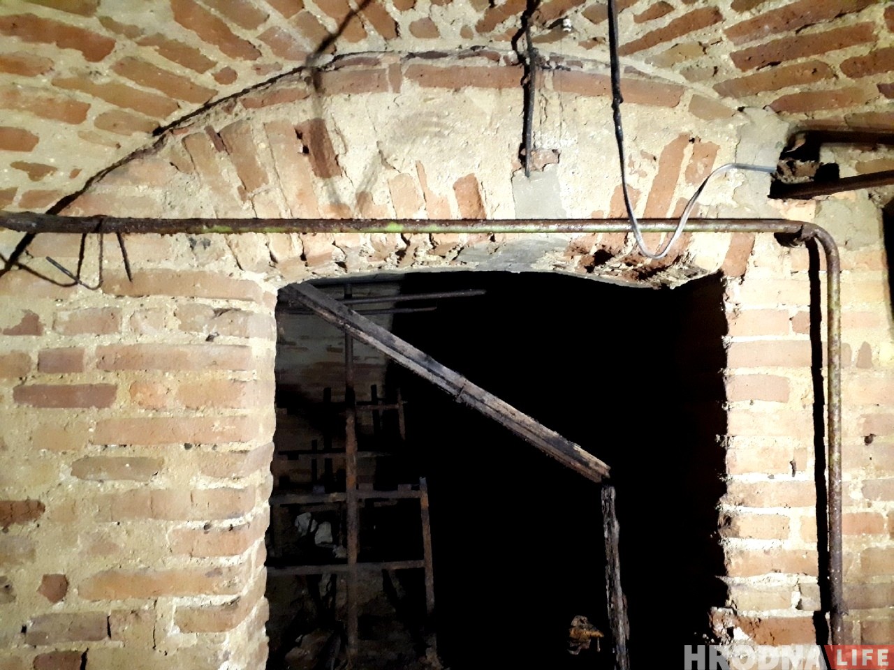У Гродне выявілі стары склеп каля будынку 18 стагоддзя. Яго не было ў праекце
