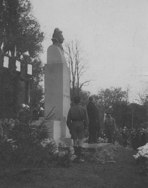 Як 90 гадоў таму ў Гродне адкрывалі помнік Элізе Ажэшцы Як 90 гадоў таму ў Гродне адкрывалі помнік Элізе Ажэшцы