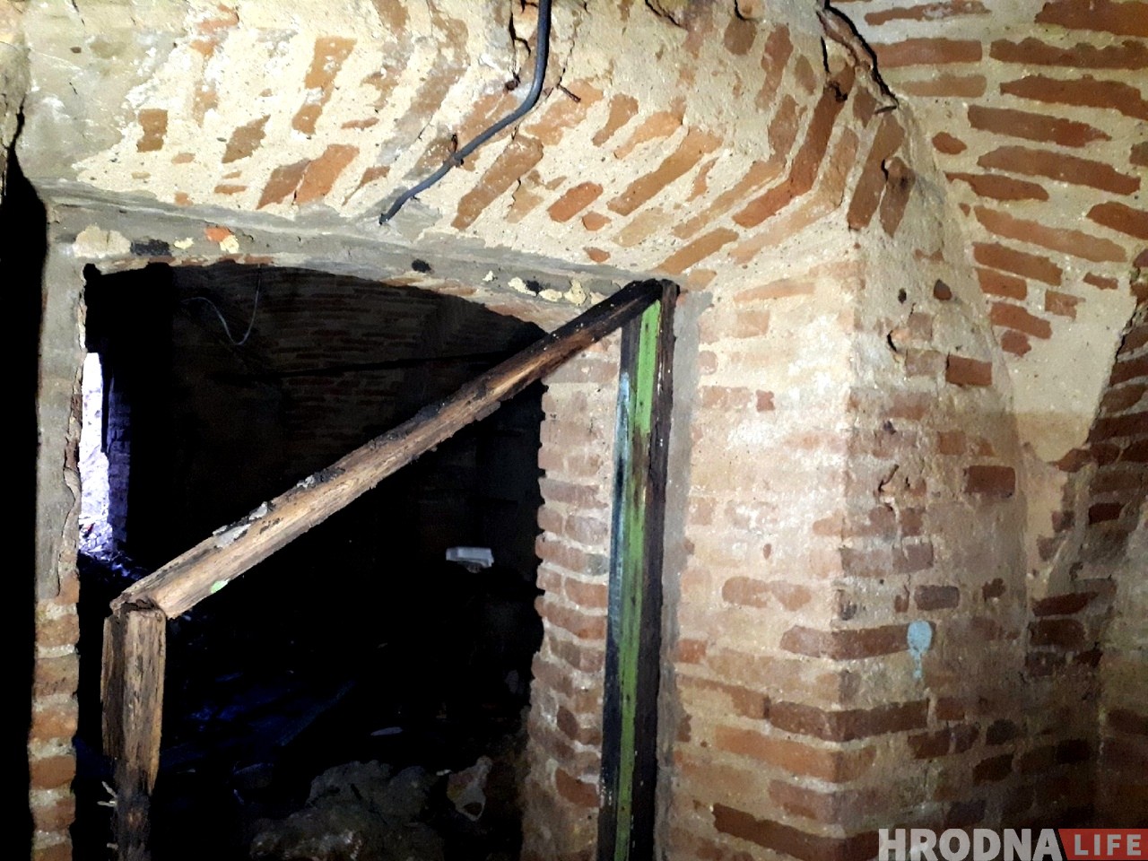У Гродне выявілі стары склеп каля будынку 18 стагоддзя. Яго не было ў праекце