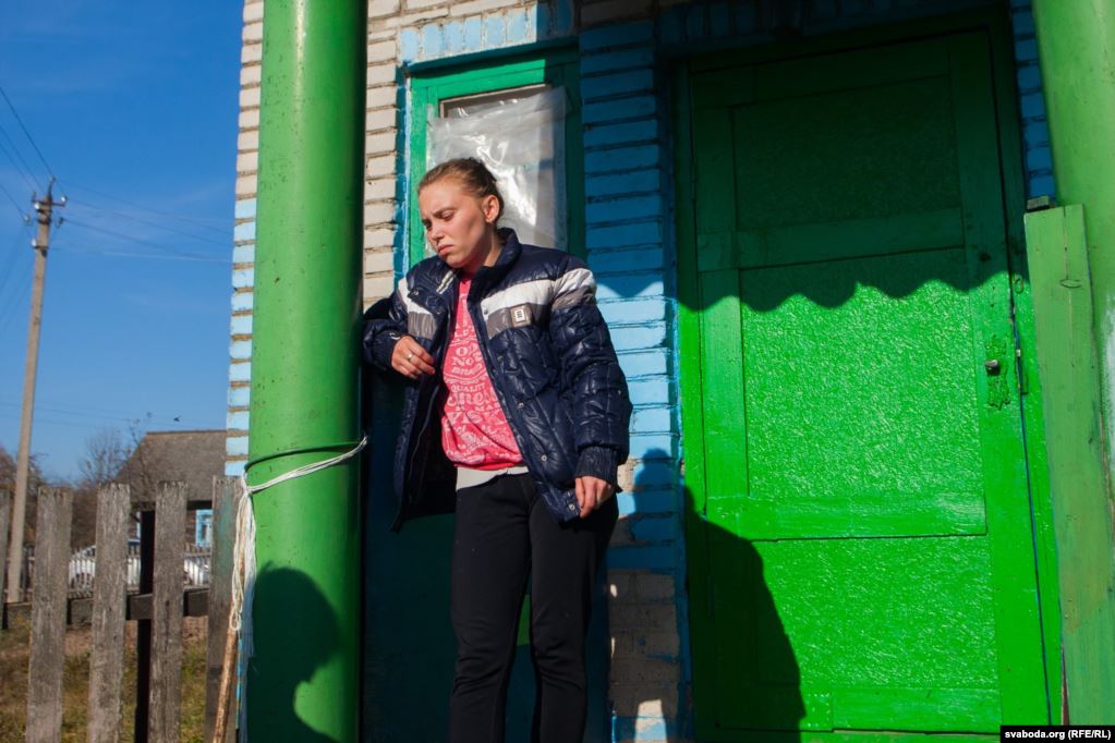 «Бывает, накричит или шлепнет». Что известно об отце, который до смерти избил свою маленькую дочку. ФОТО