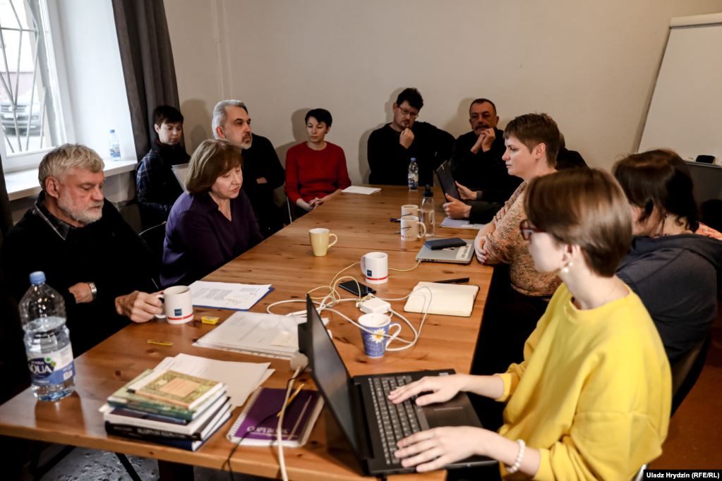 Что такое ПЭН и почему там ссорятся. Андрей Хаданович о скандальном конфликте белорусских литераторов