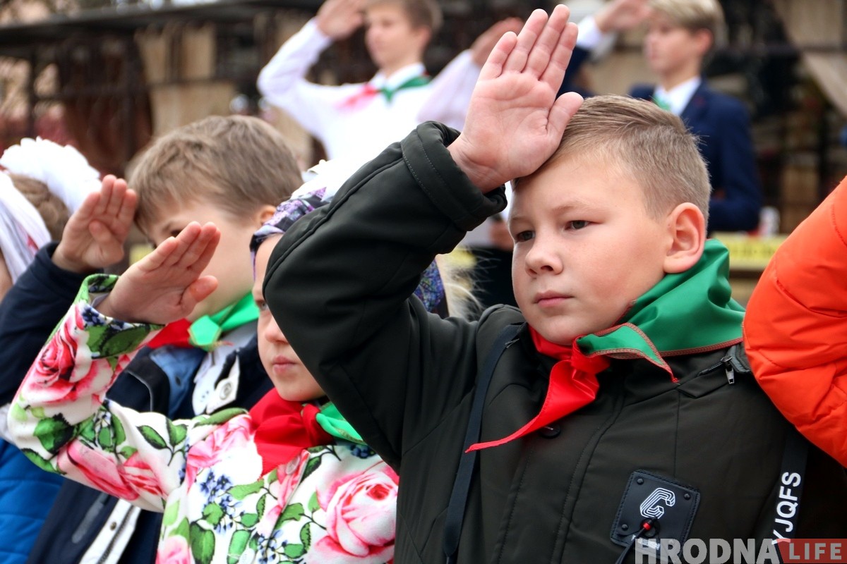 ВИДЕО: как юных гродненцев принимают в пионеры 