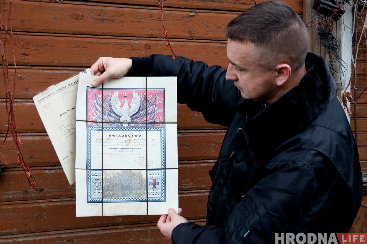 «За такие документы людей вывозили, как врагов советского народа». Необычная находка гродненца в старом доме
