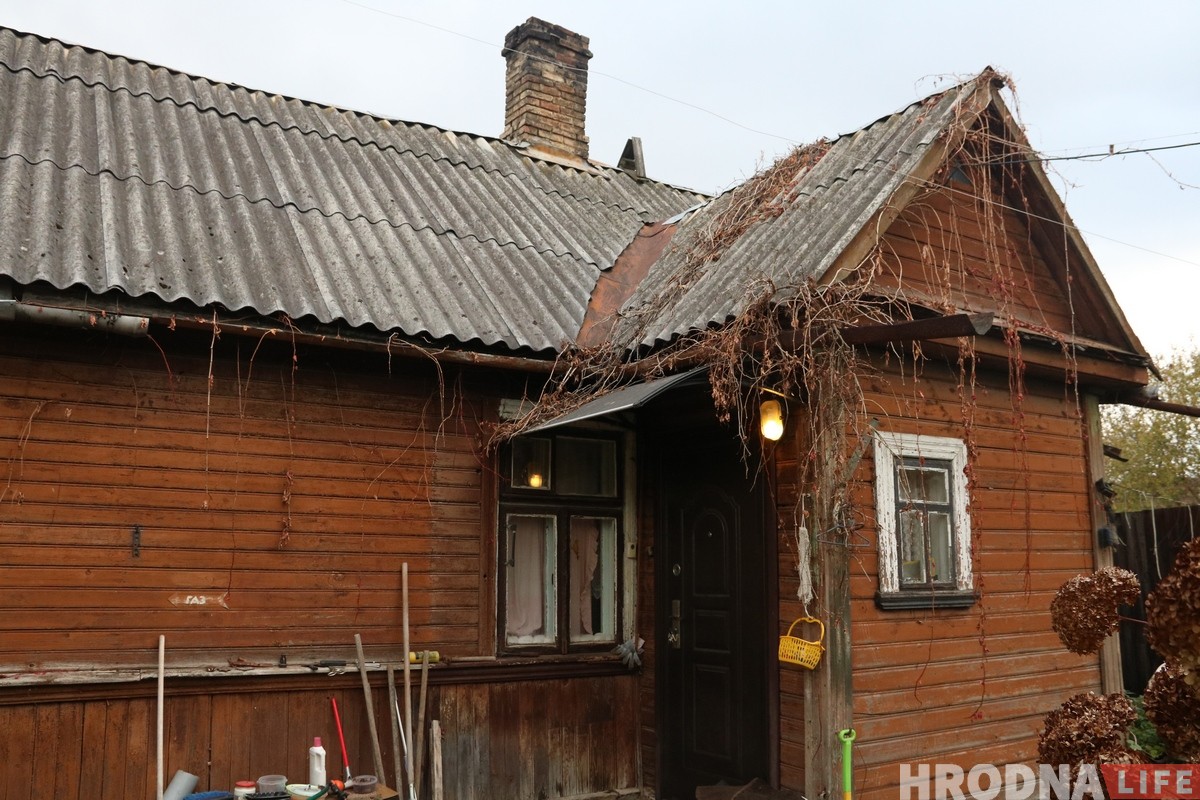 «За такие документы людей вывозили, как врагов советского народа». Необычная находка гродненца в старом доме