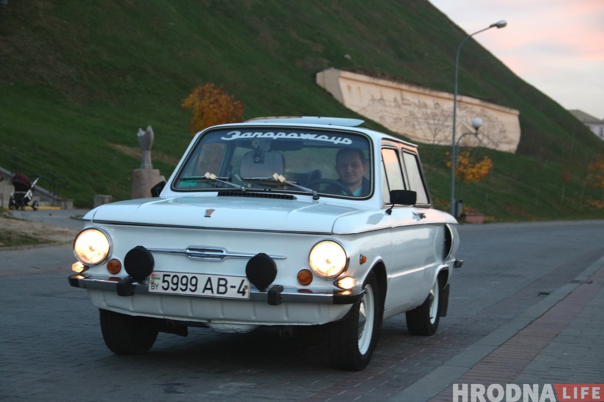 «Гэта мой гонар, мара дзяцінства». Чаму гродзенец 12 гадоў ездзіць на "Запарожцы"