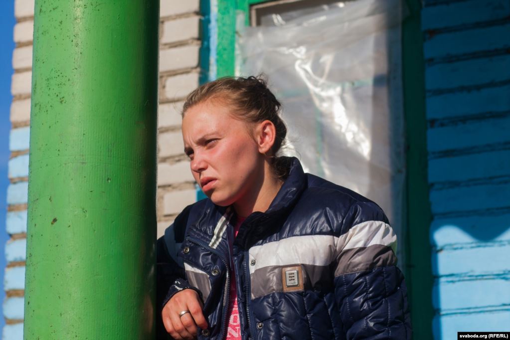 «Бывает, накричит или шлепнет». Что известно об отце, который до смерти избил свою маленькую дочку. ФОТО