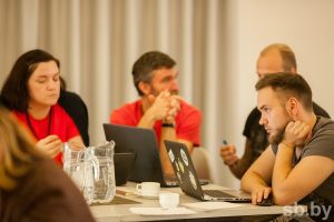 Гродзенец з дапамогай нейрасеткі размалёўвае архіўныя фота горада Гродзенец з дапамогай нейрасеткі размалёўвае архіўныя фота горада