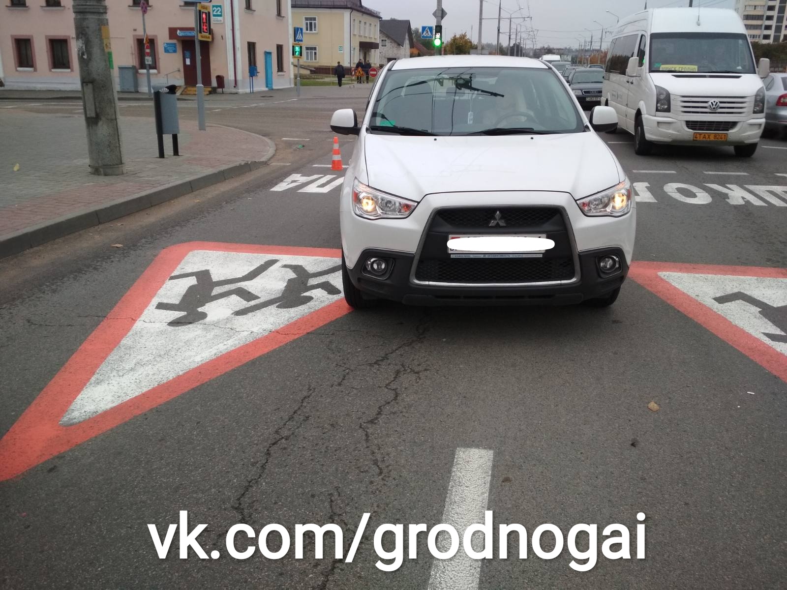 7-гадовая дзяўчынка трапіла пад машыну на пераходзе