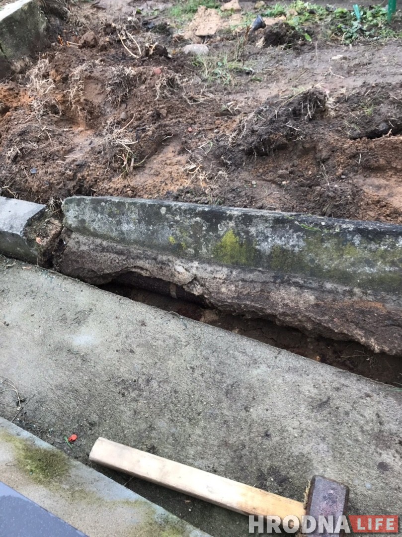 У Гродне пры дэмантажы старога надмагілля працоўны выявіў снарады часоў Другой сусветнай У Гродне пры дэмантажы старога надмагілля працоўны выявіў снарады часоў Другой сусветнай