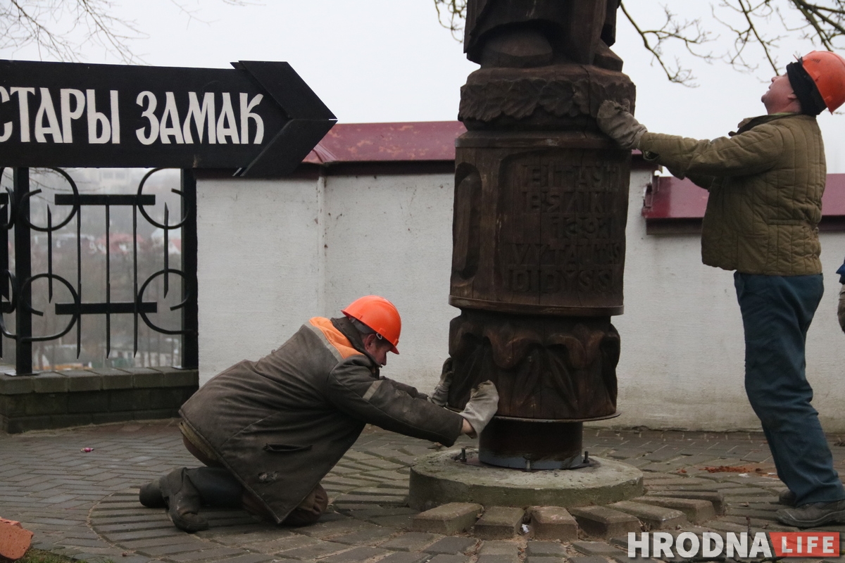 «Яшчэ пяць гадоў дакладна прастаіць». Драўлянага Вітаўта вярнулі да гродзенскіх замкаў
