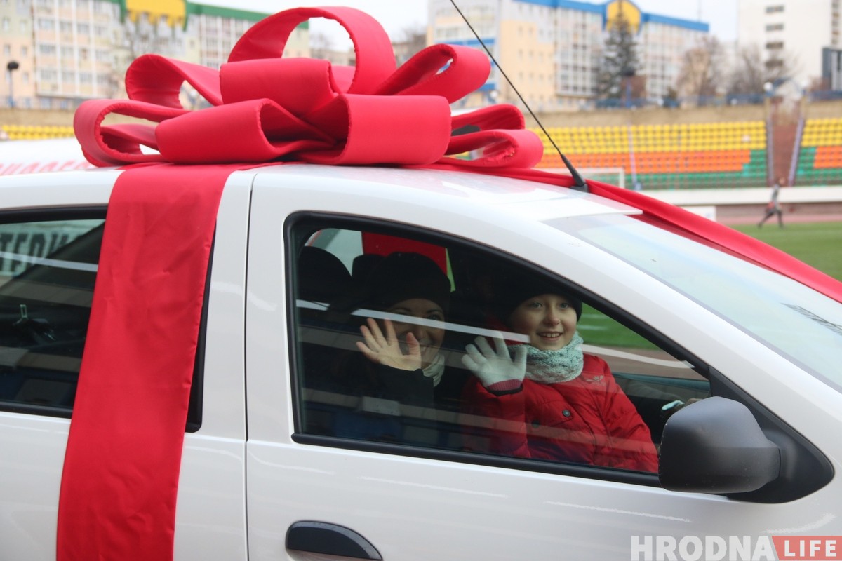 Семья из Гродно выиграла автомобиль от "Немана"