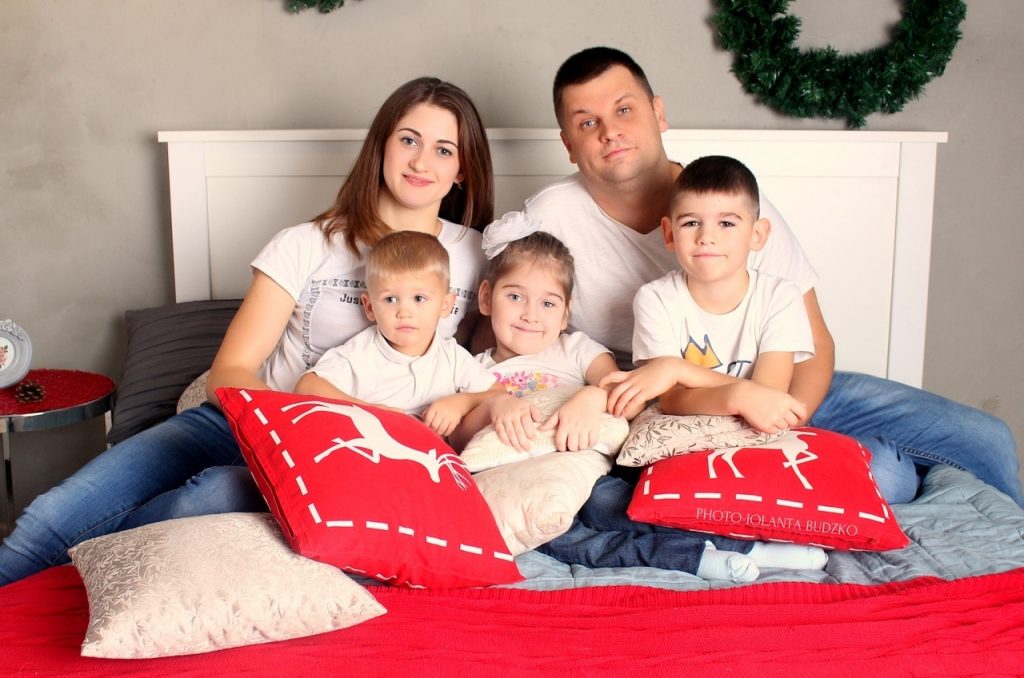 «Яна не скардзіцца. Проста сядзе часам побач і спытае: «Мама, ну калі я ўжо буду хадзіць? Я веру, што буду хадзіць! »