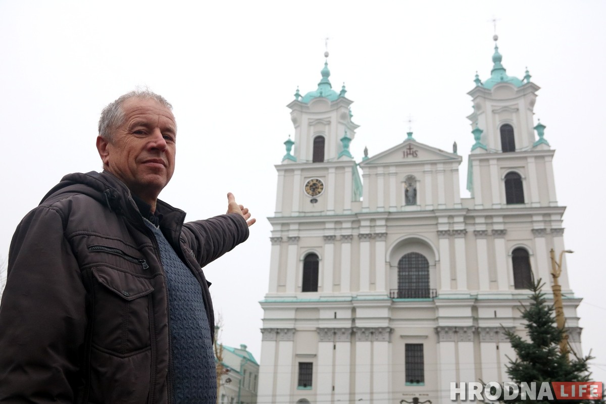 «Первое время страшно было». Как Доменик уже два года занимается часами на Фарном костеле