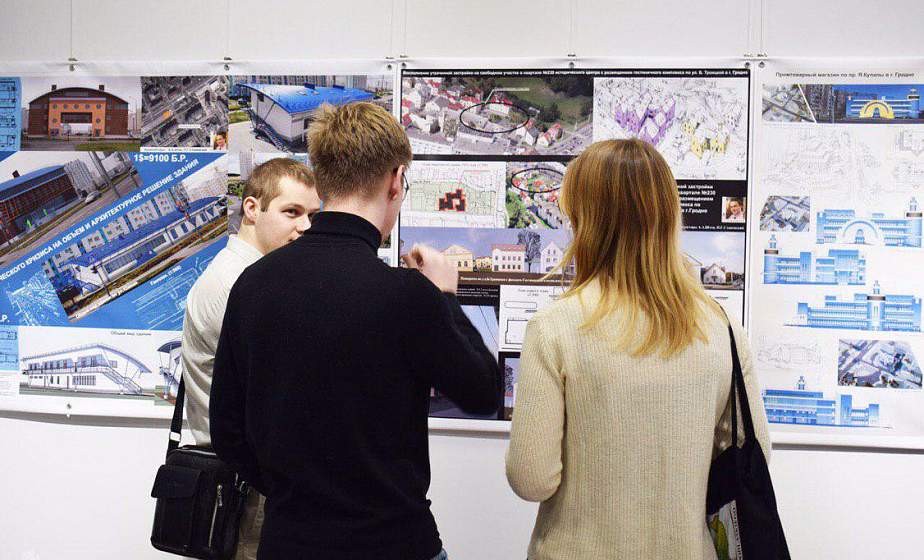 Эскизы будущих построек и гродненский Стоунхендж: выставка архитектурных работ Александра Штена открылась в «Фестивальном» Эскизы будущих построек и гродненский Стоунхендж: выставка архитектурных работ Александра Штена открылась в «Фестивальном»