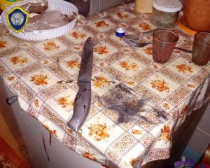 Гродзенца прывязалі скотчам да дрэва сябры яго былой жонкі, каб выгнаць з лецішча нож убийство