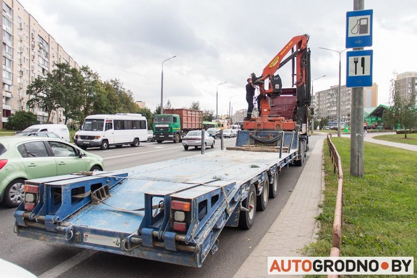 "МАЗ" абарваў тралейбусную сетку на Фолюшы. Пацярпела пенсіянерка оборвали сеть