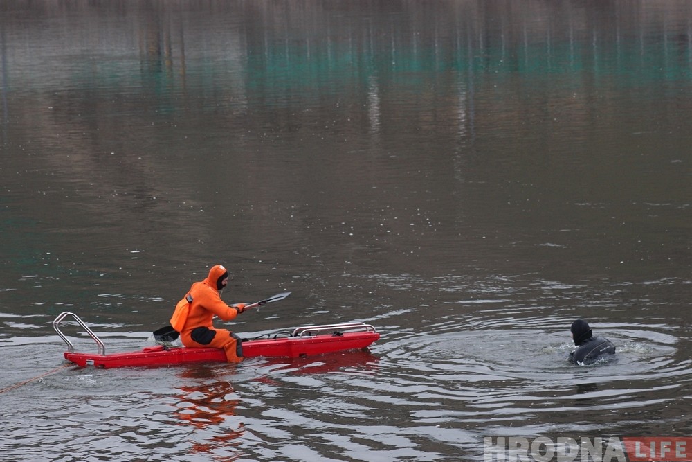 Ветэраны хочуць ссекчы дрэвы на вайсковых могілках. Жыхары Белуша супраць