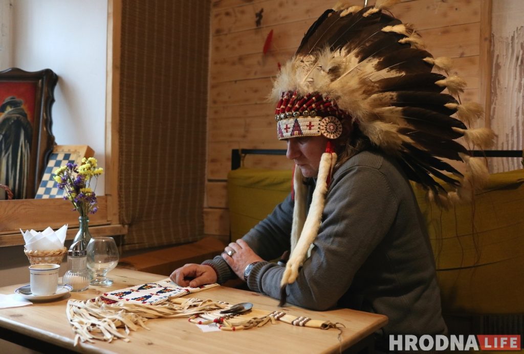 Макасіны за 180 $, трубка міру за 200 $. Як «Дзіўны» з Гродна стаў індзейцам