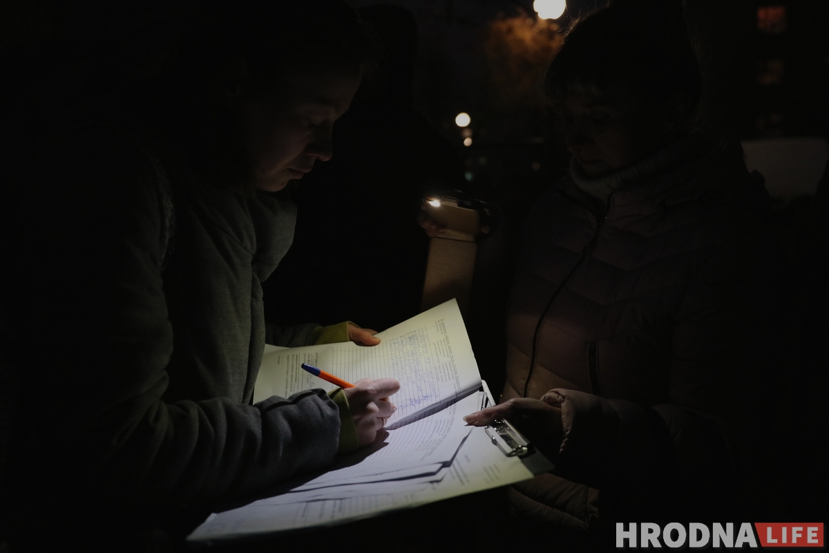 Ветэраны хочуць ссекчы дрэвы на вайсковых могілках. Жыхары Белуша супраць