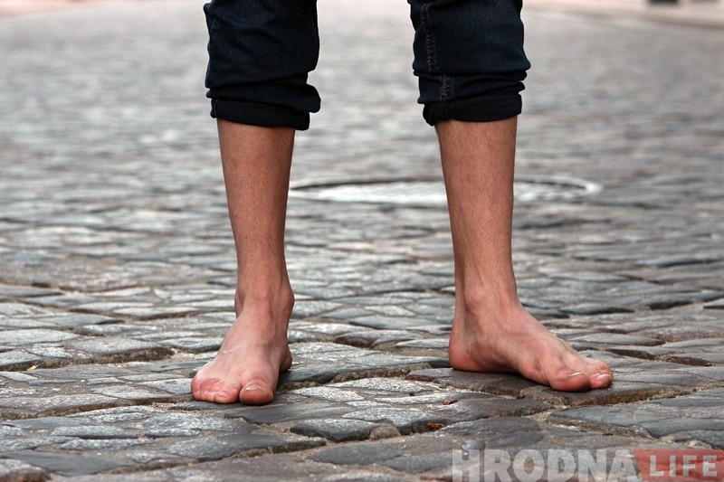 В Гродно прошел парад Дедов Морозов. Но Снегурочек оказалось больше