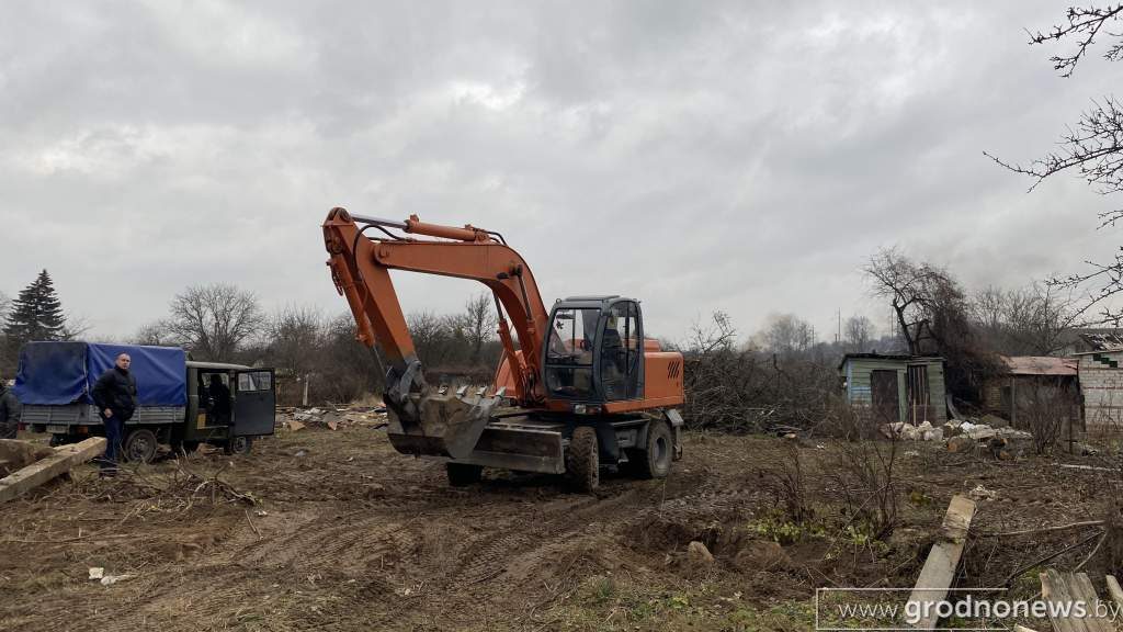 У Гродне пачалі зносіць "азотаўскія" дачы: ідзе падрыхтоўка да падаўжэння Паўднёвай і М6