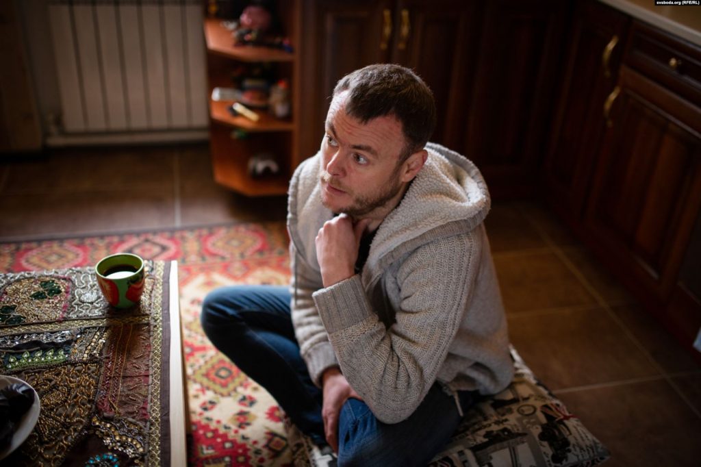 «Я не летаю на метле». Эпатажный священник из Новогрудка о членах, БРСМ, тюрьме, ВИЧ и маме