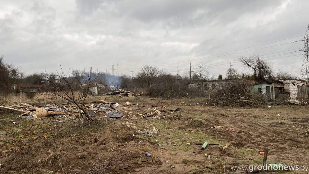 У Гродне пачалі зносіць "азотаўскія" дачы: ідзе падрыхтоўка да падаўжэння Паўднёвай і М6
