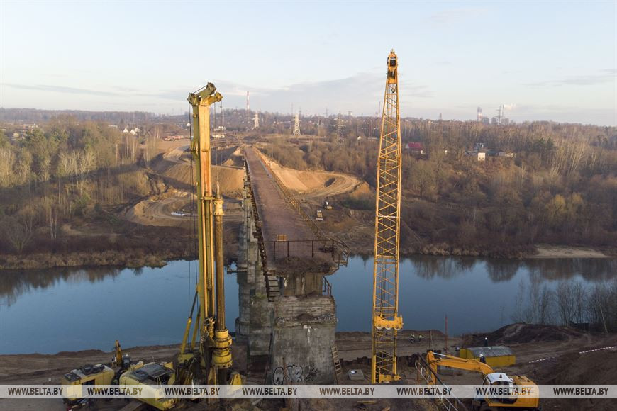 У Гродне пачалі дэмантаж палатна закінутага чыгуначнага моста на Вішняўцы. ФОТА