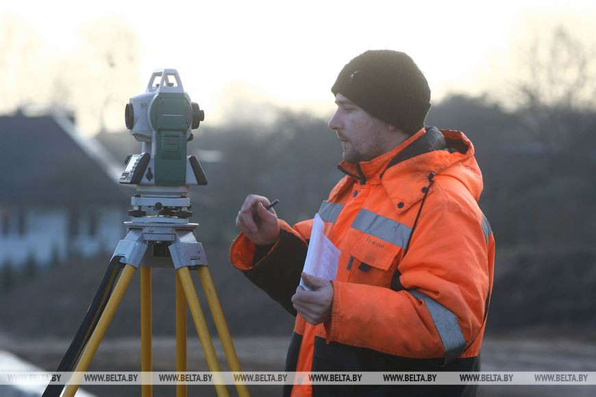 У Гродне пачалі дэмантаж палатна закінутага чыгуначнага моста на Вішняўцы. ФОТА