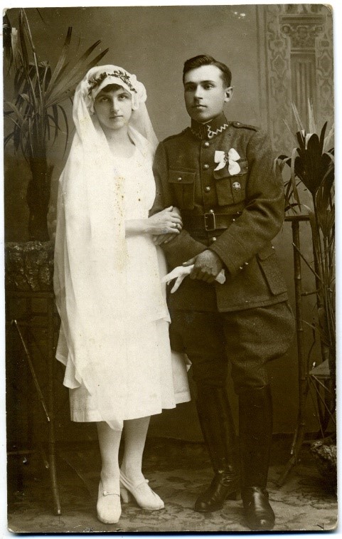 Сукенка-торт ці капялюш з бантам? У чым бралі шлюб гродзенкі ХХ стагоддзя