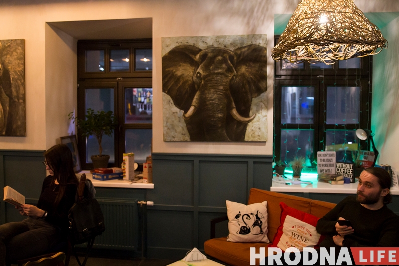 Сланы і Японія. Тату-майстар з Гродна прэзентаваў выставу жывапісу Сланы і Японія. Тату-майстар з Гродна прэзентаваў выставу жывапісу