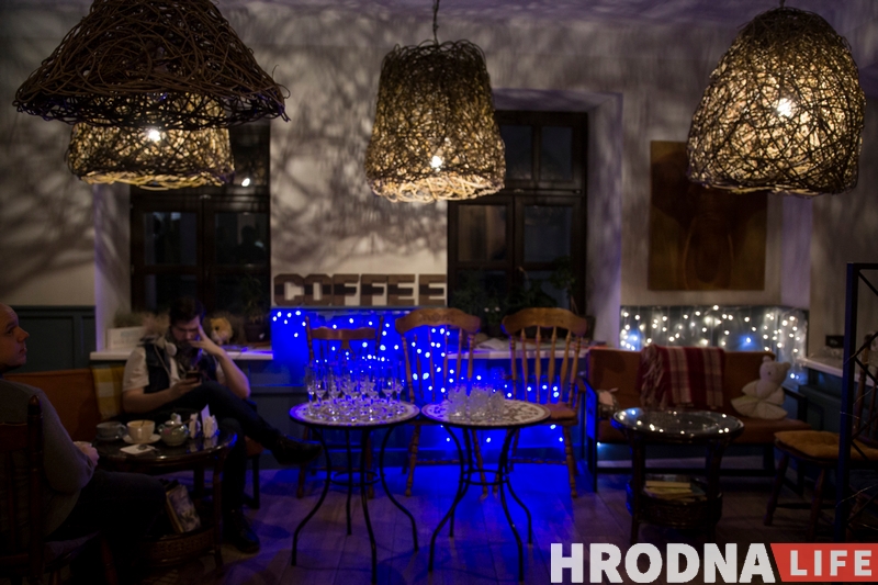 Сланы і Японія. Тату-майстар з Гродна прэзентаваў выставу жывапісу Сланы і Японія. Тату-майстар з Гродна прэзентаваў выставу жывапісу