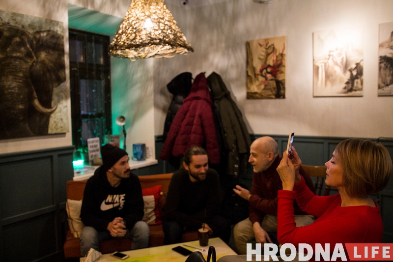 Сланы і Японія. Тату-майстар з Гродна прэзентаваў выставу жывапісу Сланы і Японія. Тату-майстар з Гродна прэзентаваў выставу жывапісу