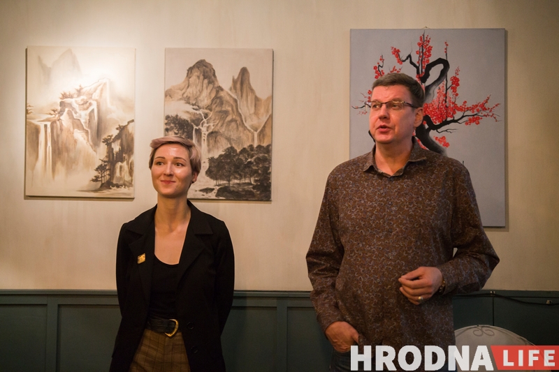 Сланы і Японія. Тату-майстар з Гродна прэзентаваў выставу жывапісу