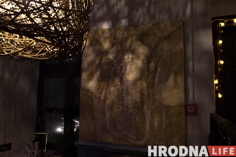 Сланы і Японія. Тату-майстар з Гродна прэзентаваў выставу жывапісу Сланы і Японія. Тату-майстар з Гродна прэзентаваў выставу жывапісу