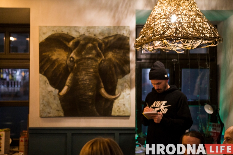 Сланы і Японія. Тату-майстар з Гродна прэзентаваў выставу жывапісу Сланы і Японія. Тату-майстар з Гродна прэзентаваў выставу жывапісу