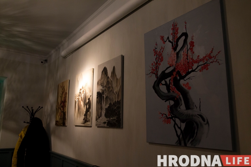 Сланы і Японія. Тату-майстар з Гродна прэзентаваў выставу жывапісу Сланы і Японія. Тату-майстар з Гродна прэзентаваў выставу жывапісу