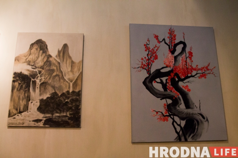 Сланы і Японія. Тату-майстар з Гродна прэзентаваў выставу жывапісу Сланы і Японія. Тату-майстар з Гродна прэзентаваў выставу жывапісу