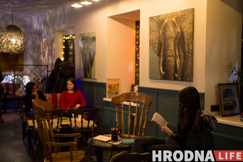 Сланы і Японія. Тату-майстар з Гродна прэзентаваў выставу жывапісу