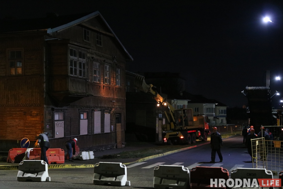 «Спыніце знішчэнне Гародні». Пока вы спали, на Волковича стали сносить старинный дом