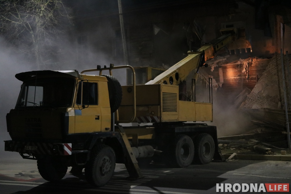 «Спыніце знішчэнне Гародні». Пока вы спали, на Волковича стали сносить старинный дом