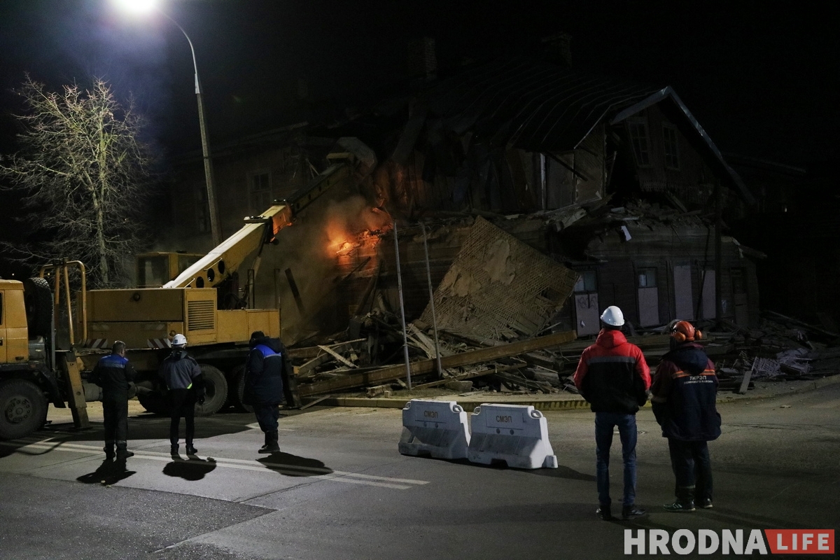 «Спыніце знішчэнне Гародні». Пока вы спали, на Волковича стали сносить старинный дом