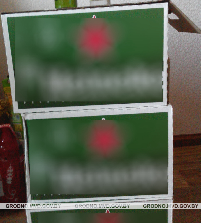 Хлопец скраў з крамы піва і цукеркі на 400 рублёў. Але службовы сабака іх знайшоў пиво и конфеты