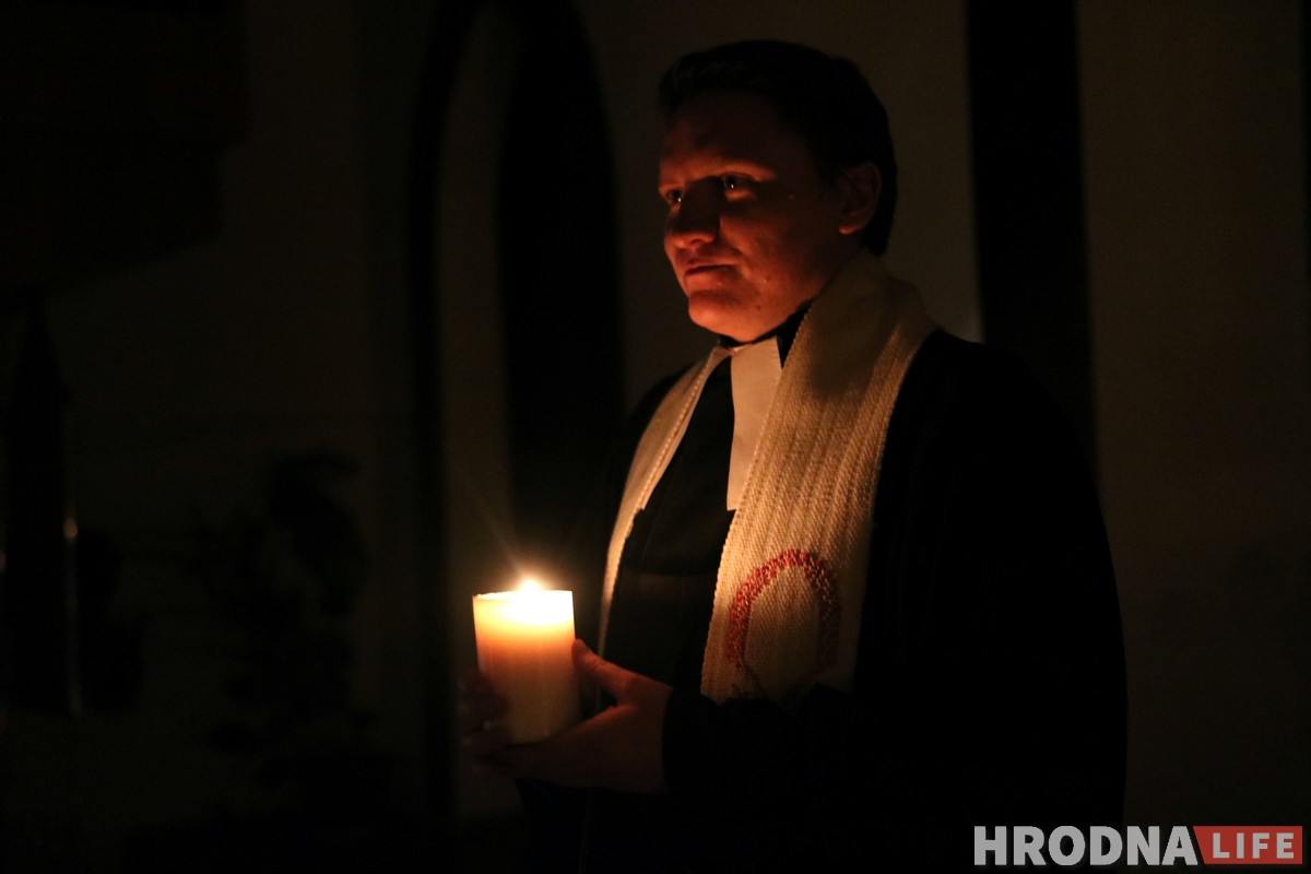 Напярэдадні Раства гродзенскія лютэране сабраліся ў кірсе і праспявалі ў цемры "Ціхая ноч"
